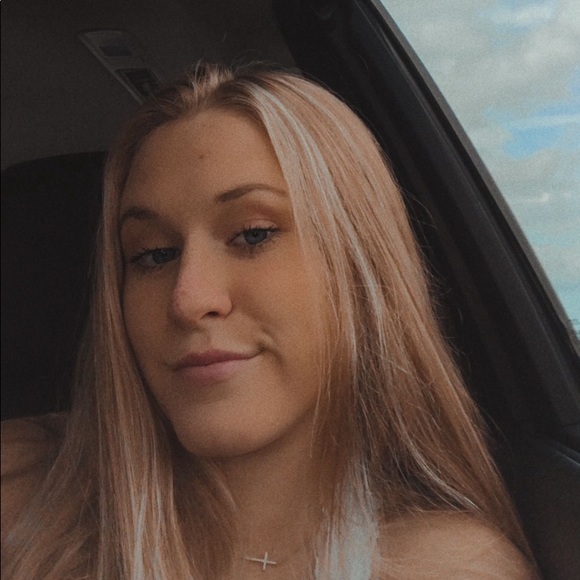 Meet your Posher, Carly - Picture 1 of 1